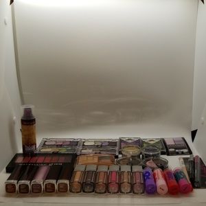 Maybelline New York Mystery Box